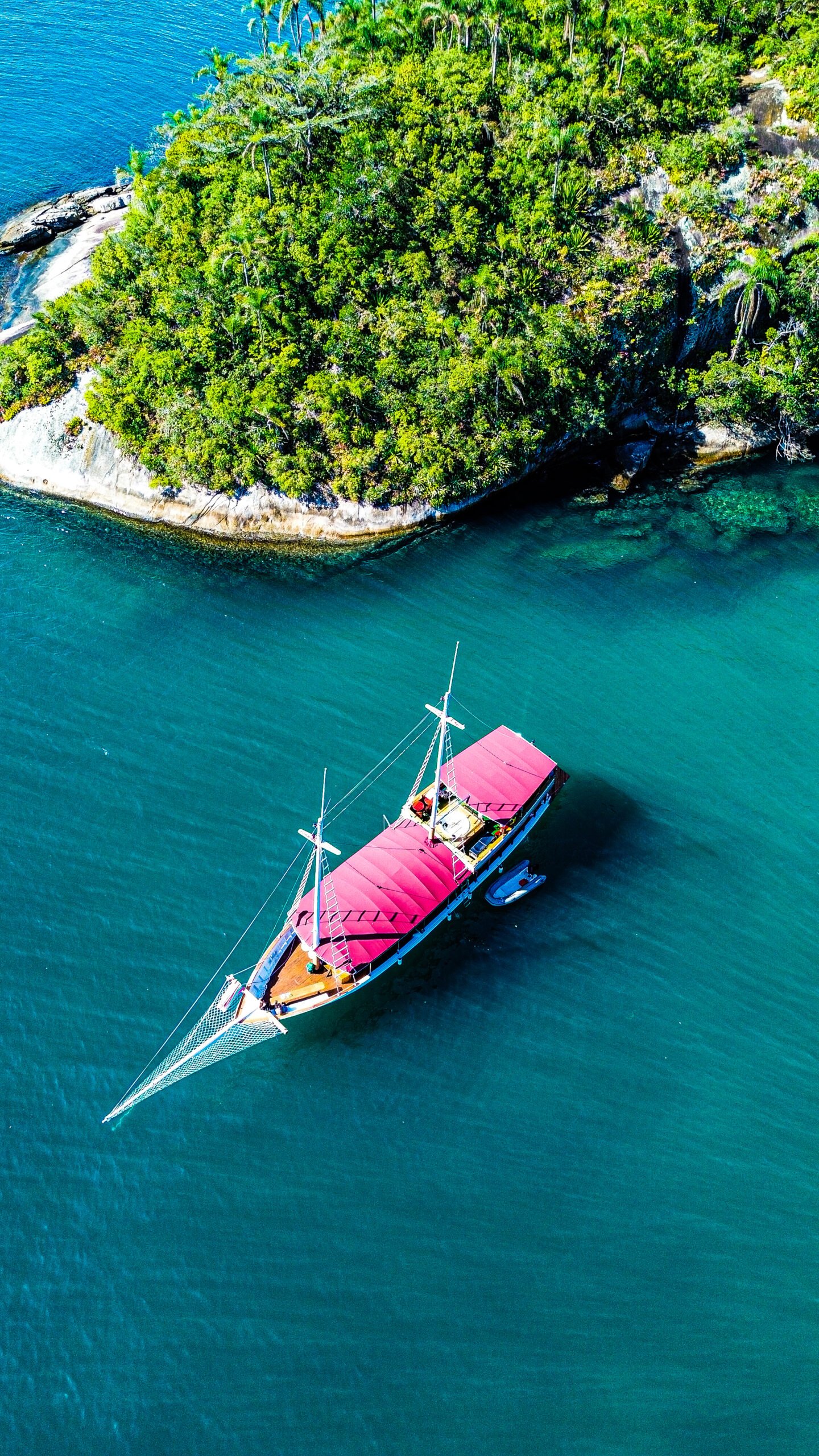 Passeios na Escuna Tânia em Paraty no Rio de Janeiro