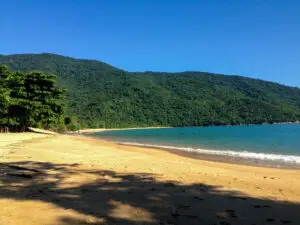 Ilha Comprida em Paraty - Panorâmica da praia